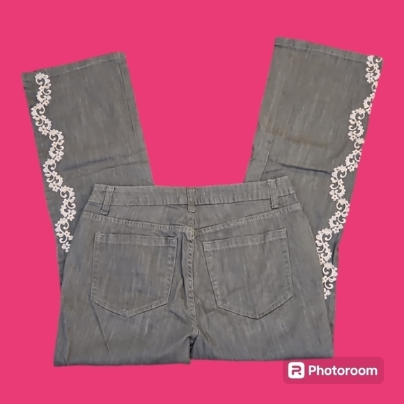 Denim 24/7 Denim - 5/$25 VTG DENIM 24/7 Floral Embroidered Midrise Trouser Wide Leg Ankle Jeans